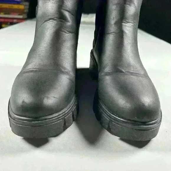 QUPID Black Chunky Sole 1" Heel Chelsea Combat Shoes Faux Leather Women Size 7 - Picture 3 of 9